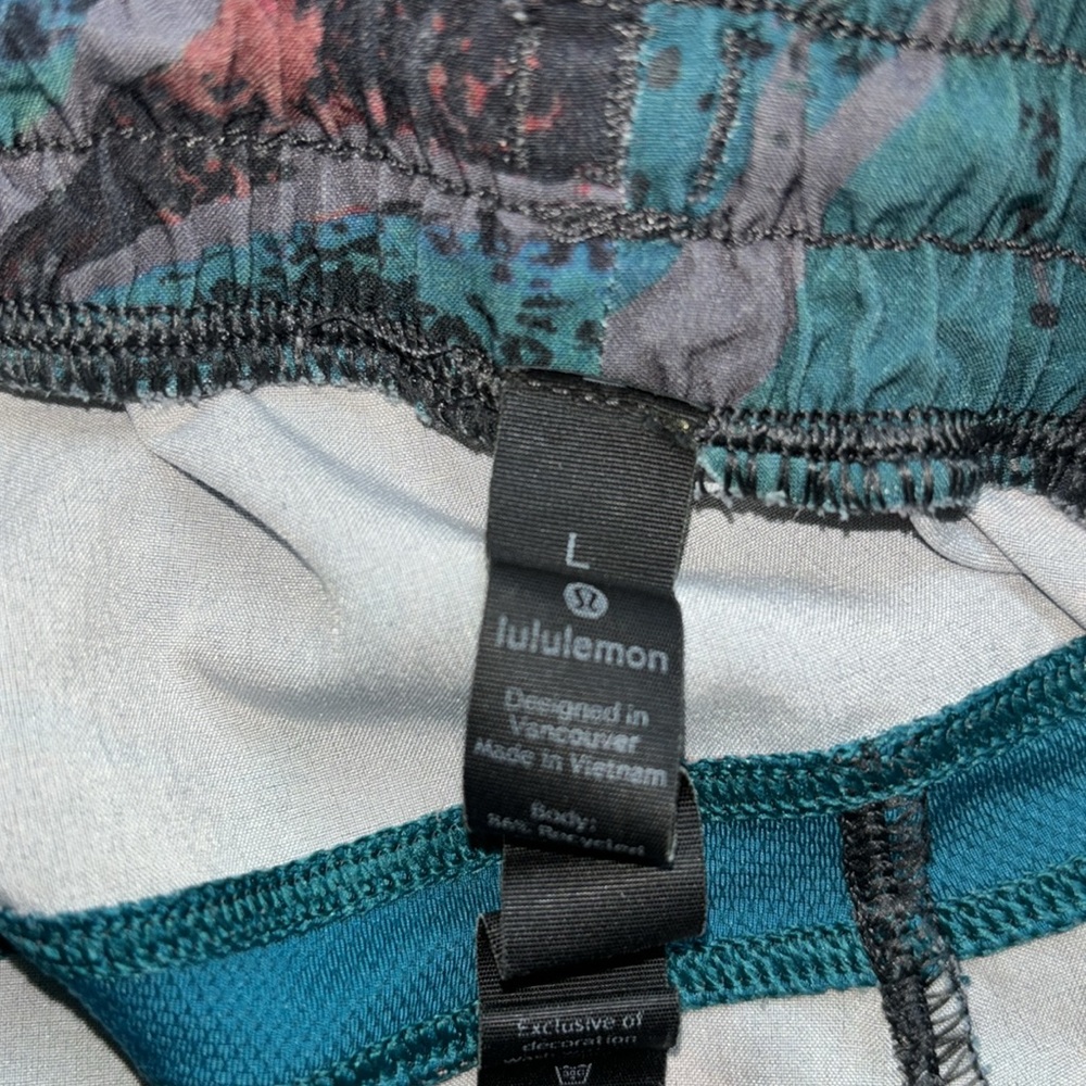 Lululemon Pace Breaker Short 7" *Linerless
Tropical Shadow Shark Teal Multi L - Picture 8 of 10
